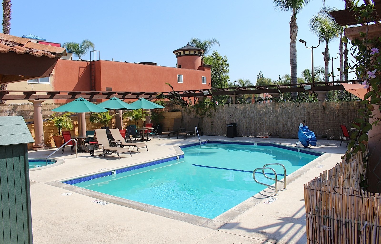 Stanford Inn & Suites - Pool