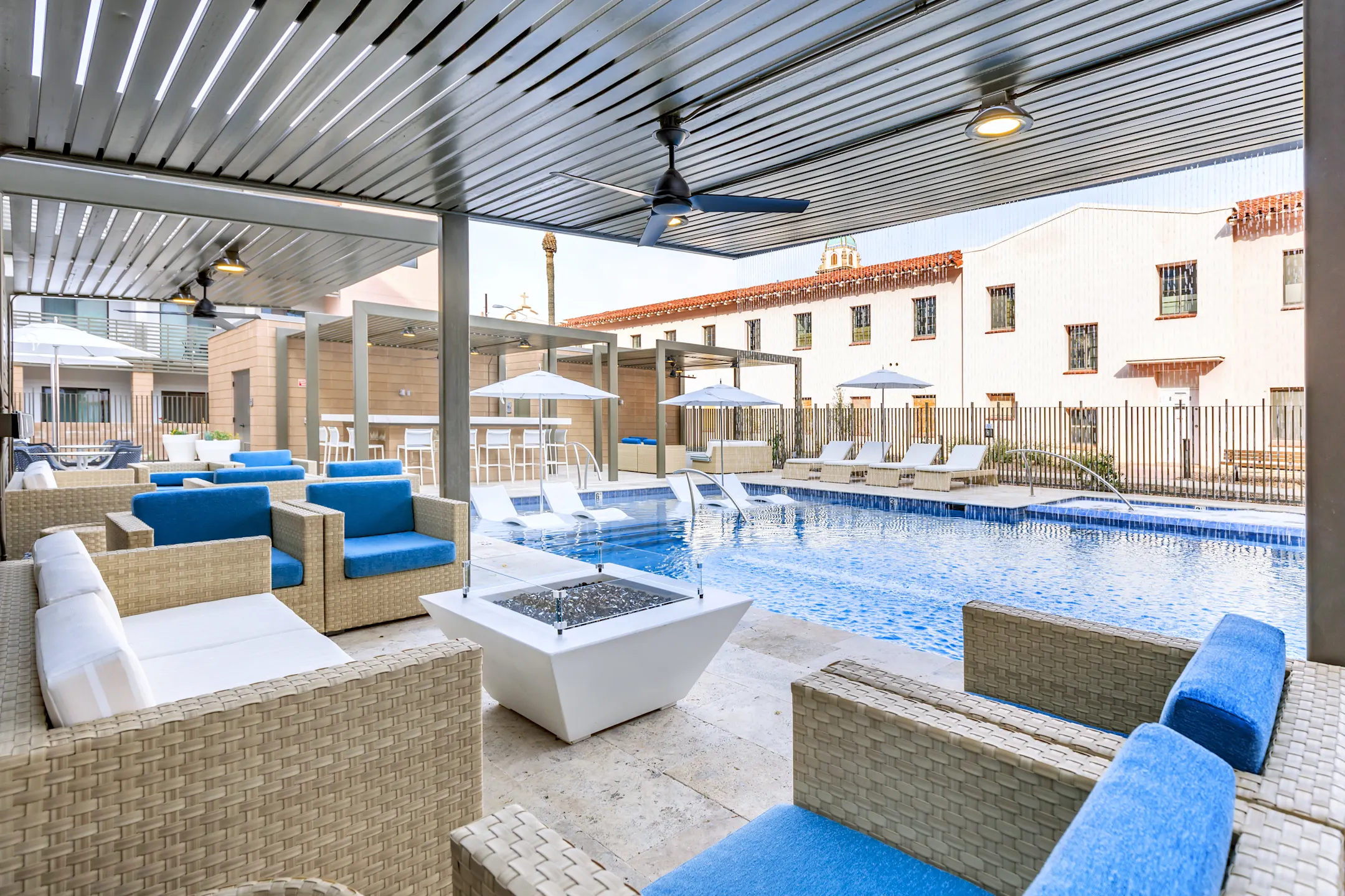 Poolside Lounge