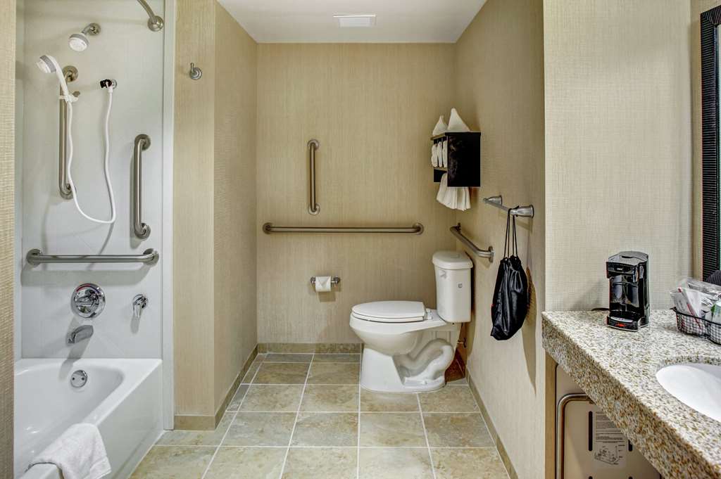 Guest room bath