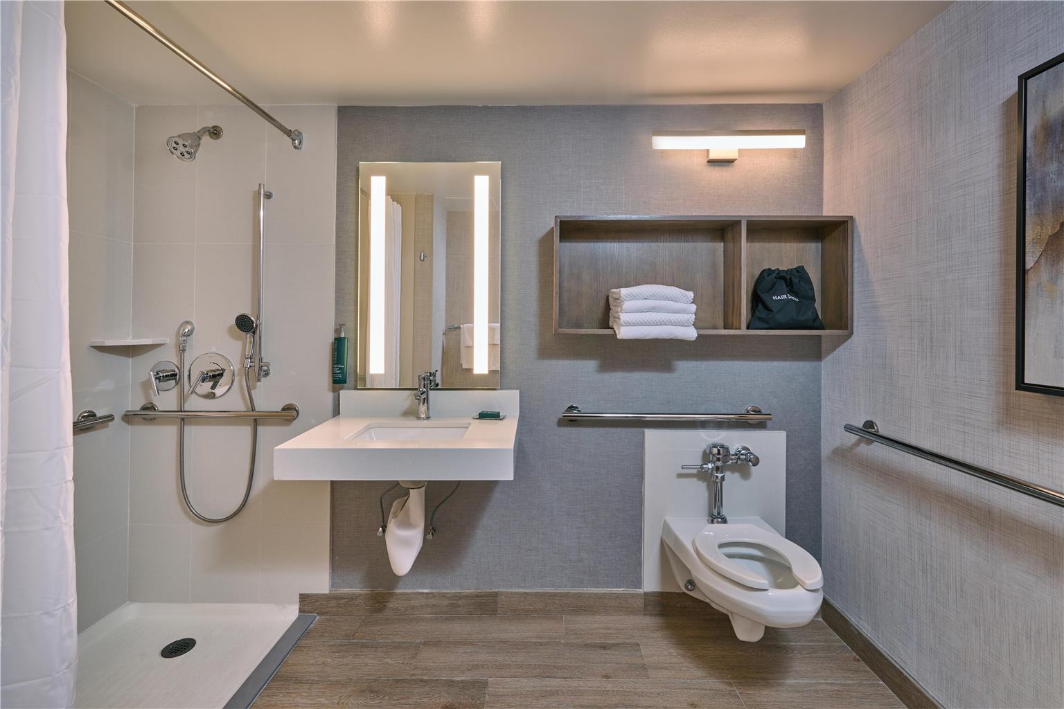 Guest room bath
