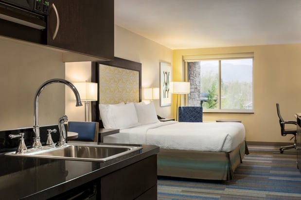 Images Holiday Inn Express & Suites Colorado Springs Central by IHG