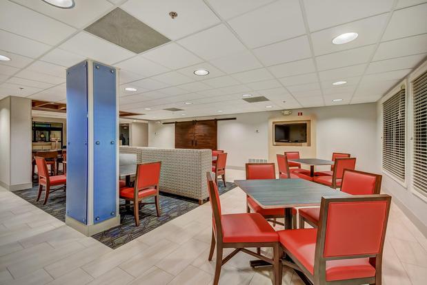 Images Holiday Inn Express & Suites Greenville Airport, an IHG Hotel