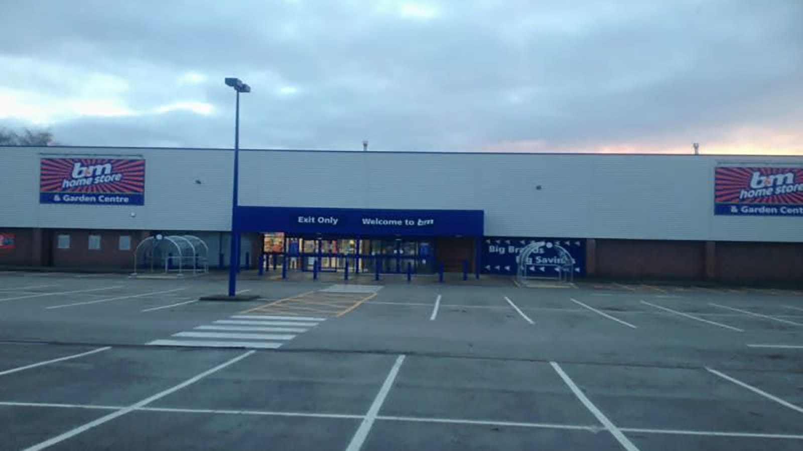 Images B&M Home Store with Garden Centre