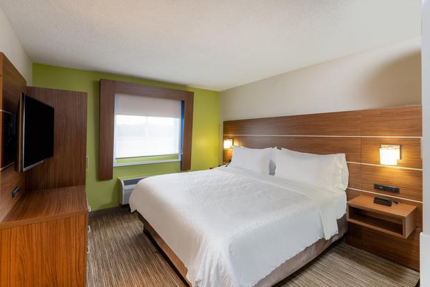 Images Holiday Inn Express Cleveland-Vermilion, an IHG Hotel