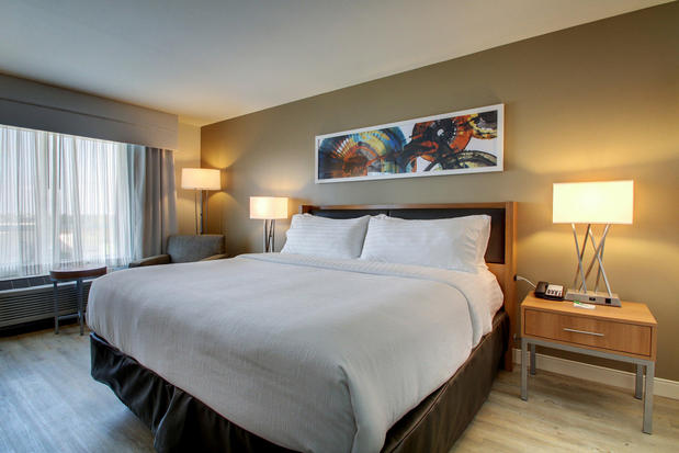 Images Holiday Inn & Suites Peoria at Grand Prairie, an IHG Hotel