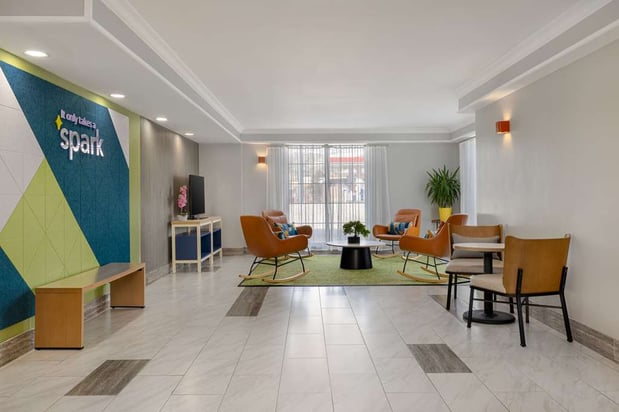 Images Spark by Hilton Rock Springs