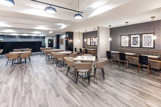 Images Holiday Inn & Suites Tulsa South by IHG