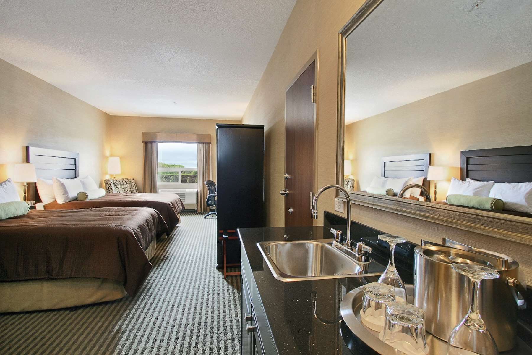 Two Queen Bed Guest Room Best Western Sunrise Inn & Suites Stony Plain (780)968-1716