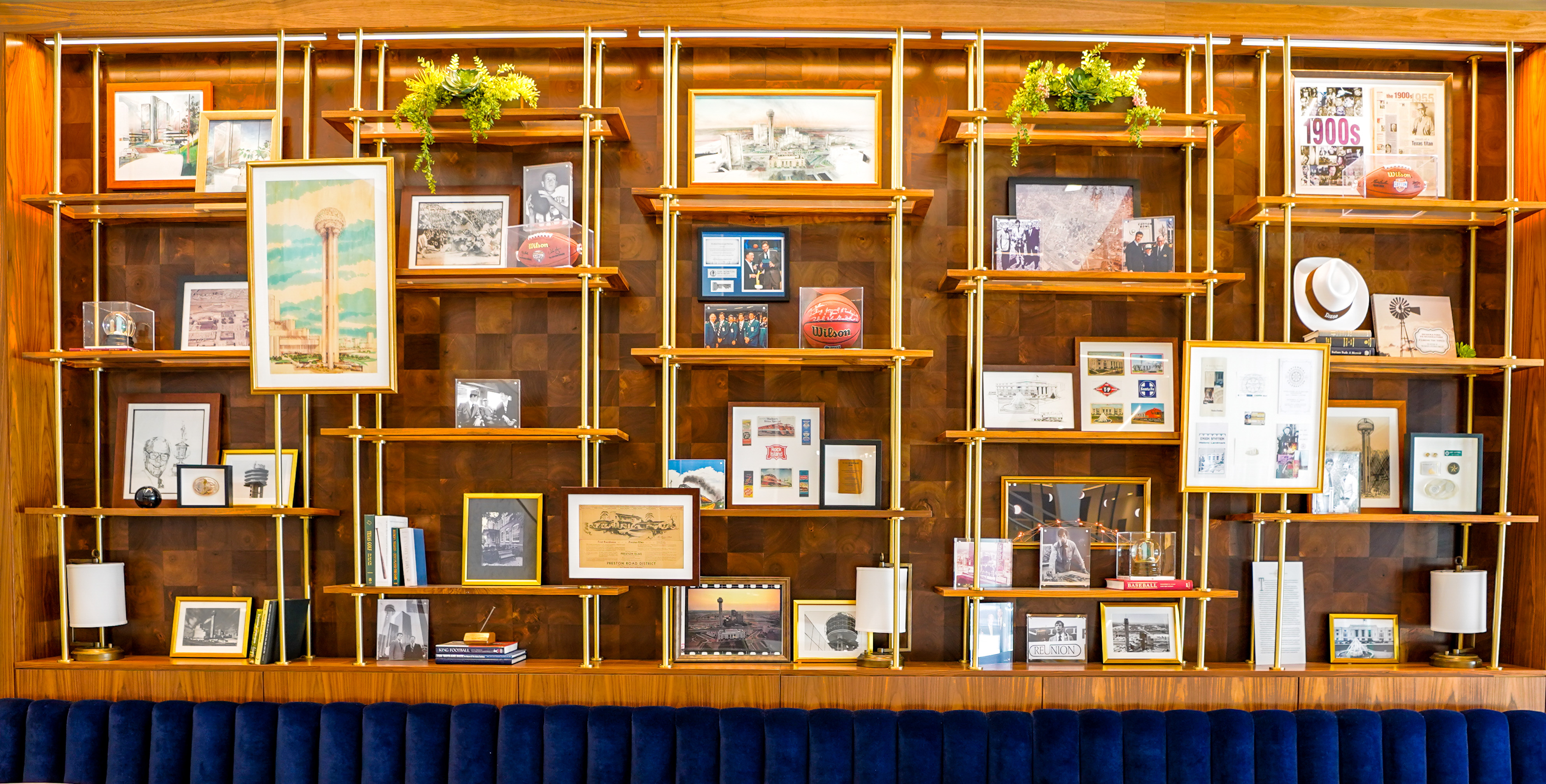 First United Bank - Dallas Uptown interior community wall