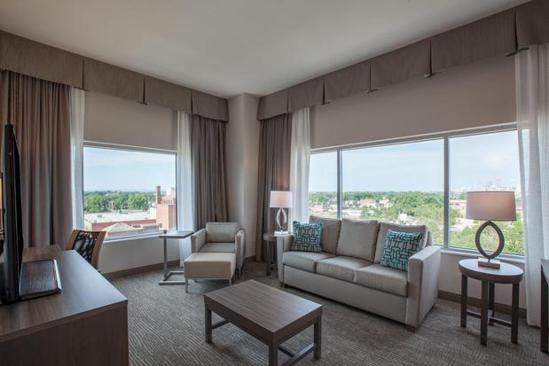 Images Holiday Inn Cleveland Clinic by IHG