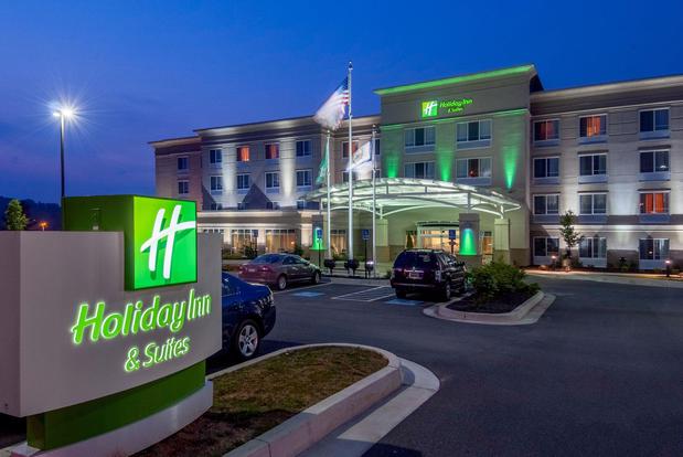 Images Holiday Inn & Suites Beckley, an IHG Hotel