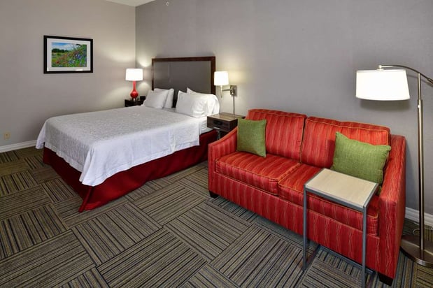 Images Hampton Inn & Suites Fredericksburg