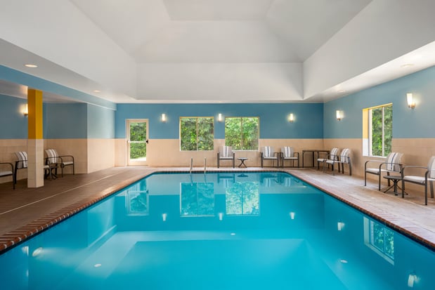 Images Holiday Inn Express & Suites Fredericksburg by IHG