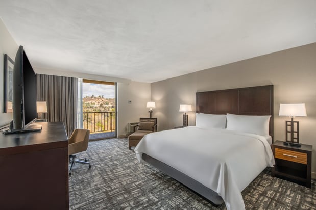 Images Crowne Plaza San Diego - Mission Valley by IHG