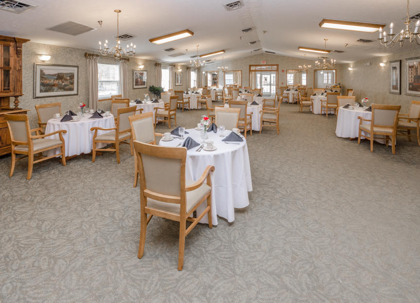 Five Star Residences of Banta Pointe boasts a spacious dining area for our seniors!