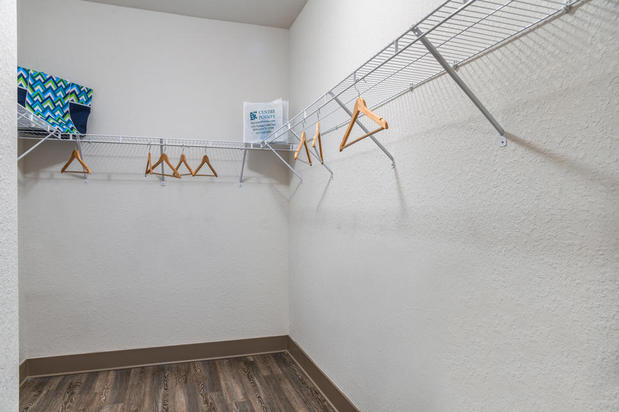 Images Centre Pointe Apartments