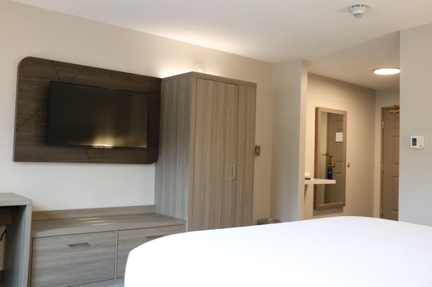 Images Holiday Inn Express & Suites Marquette by IHG