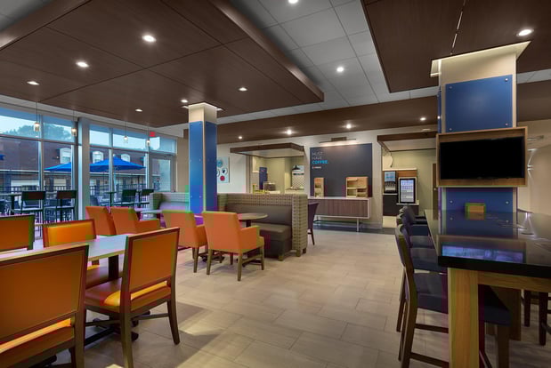 Images Holiday Inn Express & Suites Fayetteville South by IHG