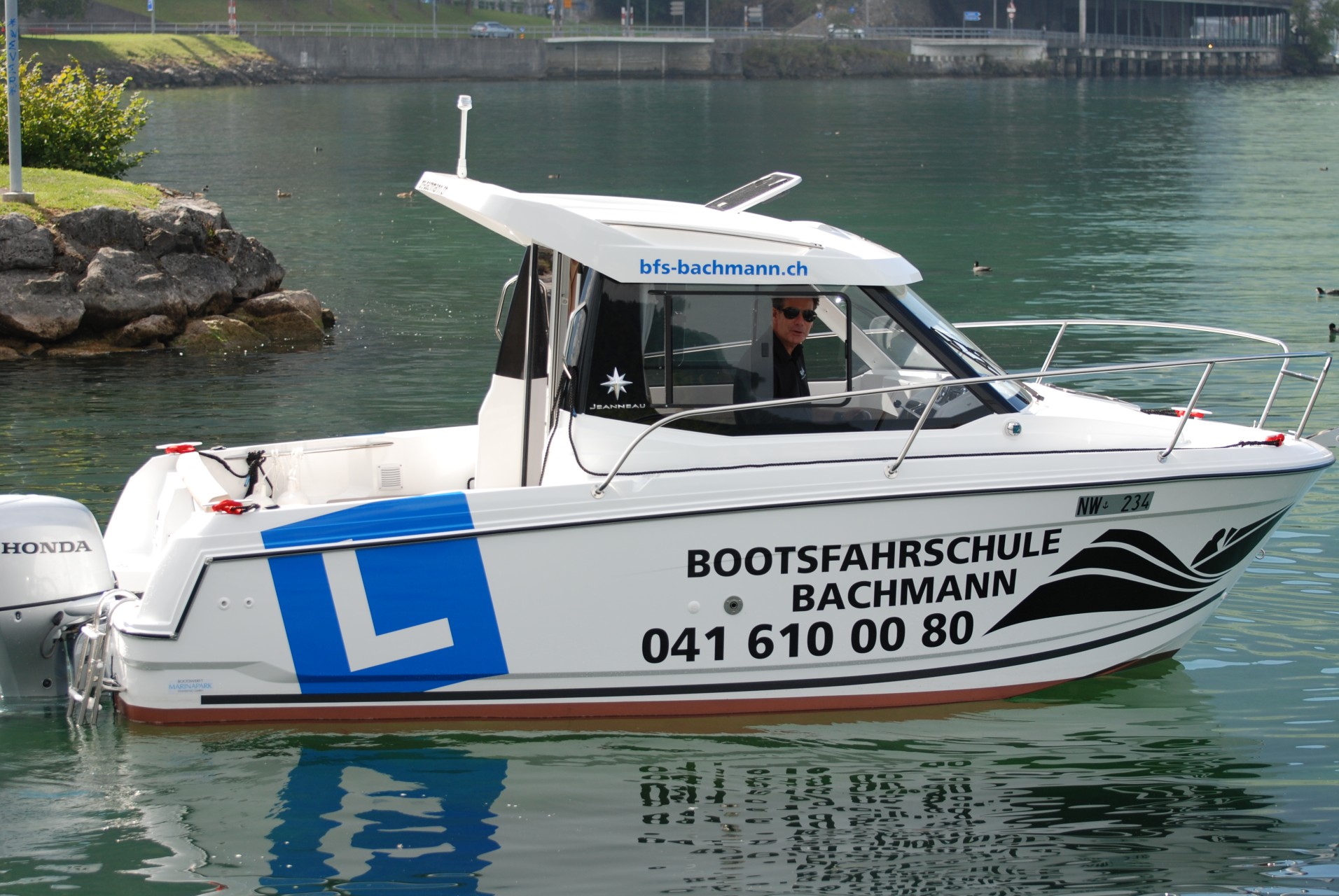 Bilder Bootsfahrschule Bachmann - Bootsfahrschule Vierwaldstättersee