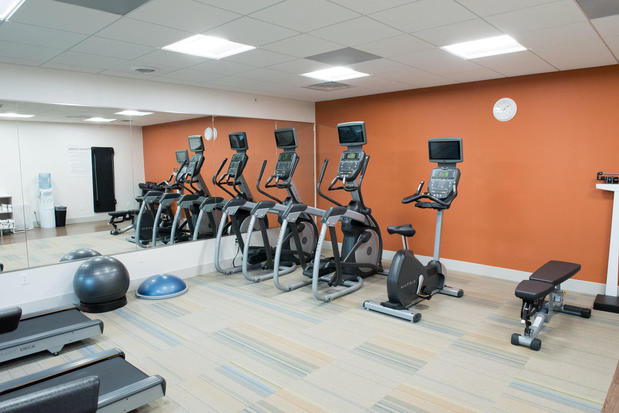 Images Holiday Inn Express & Suites Louisville N - Jeffersonville by IHG