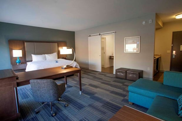 Images Hampton Inn & Suites Downtown St. Paul