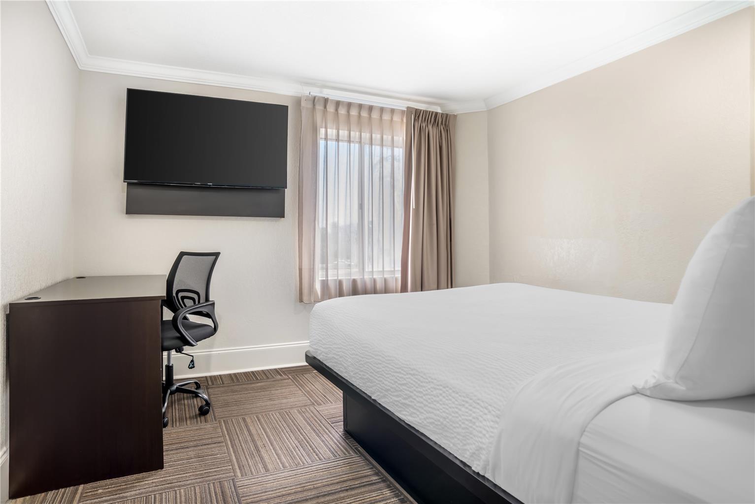 One King and Two Queen Bedroom