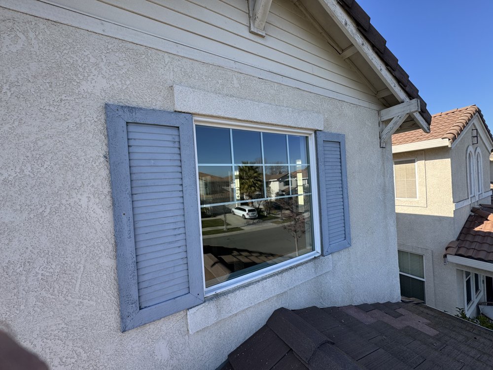 At Epic Glass & Screen, we offer professional window replacement services designed to enhance the look and functionality of your property. Whether you're dealing with outdated or damaged windows, our team provides reliable solutions that improve both aesthetics and performance. Trust us to deliver quality craftsmanship and durable materials tailored to your needs.