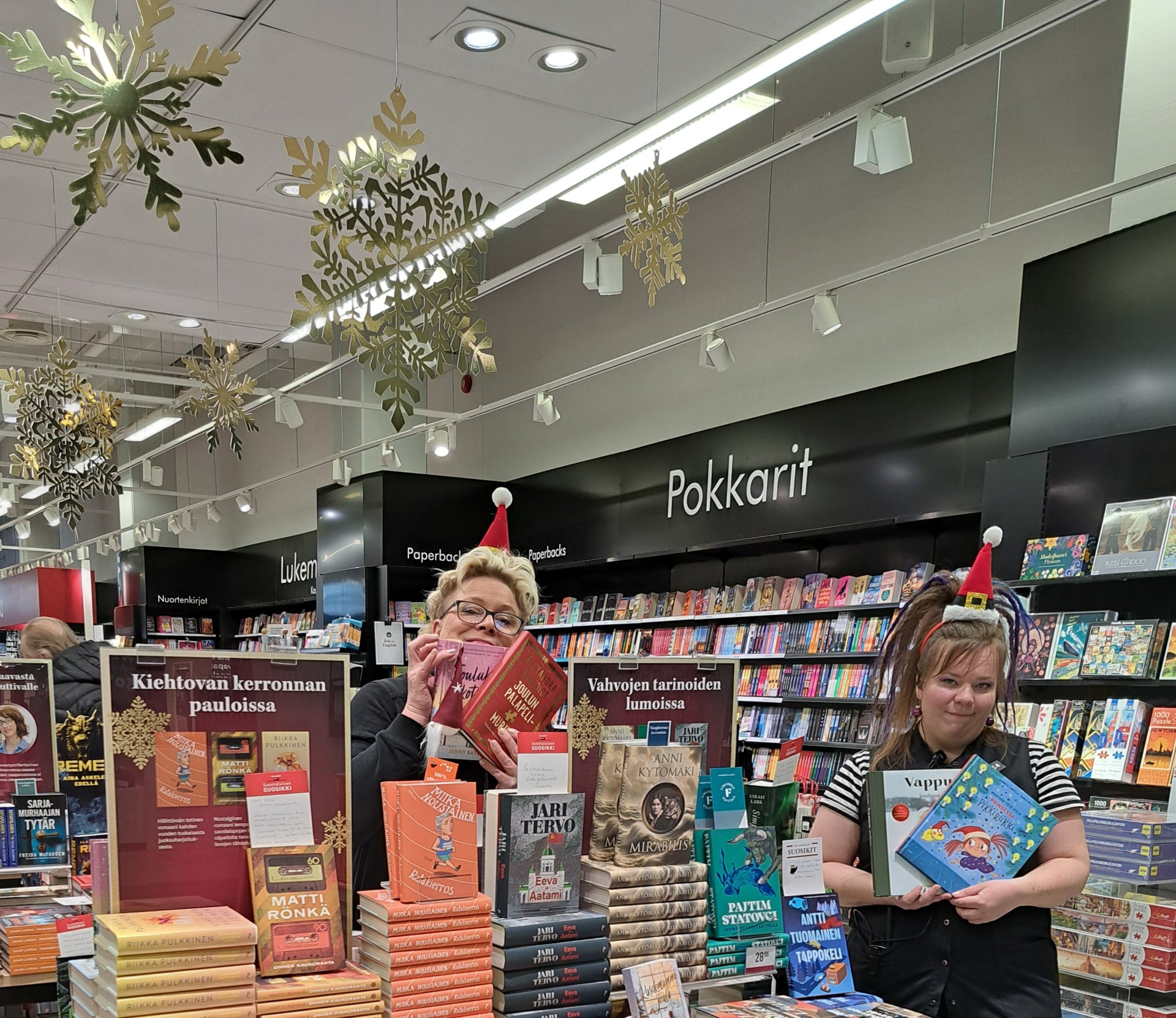 Images Suomalainen Kirjakauppa Rovaniemi Kauppakeskus Revontuli