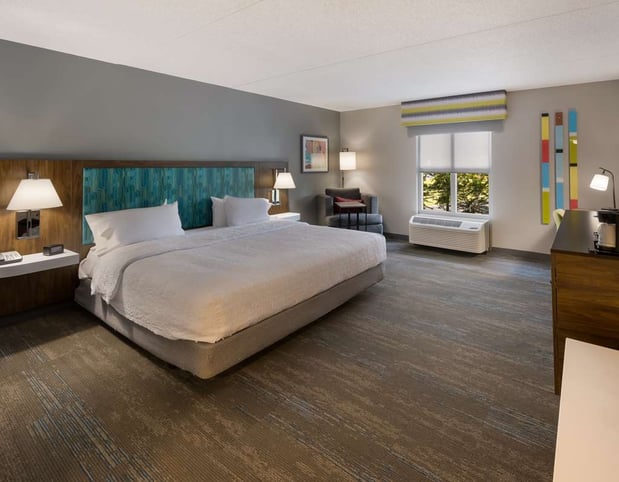 Images Hampton Inn & Suites Fredericksburg-at Celebrate Virginia