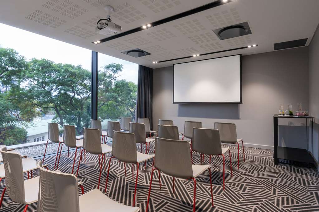 Images Radisson RED Johannesburg Rosebank