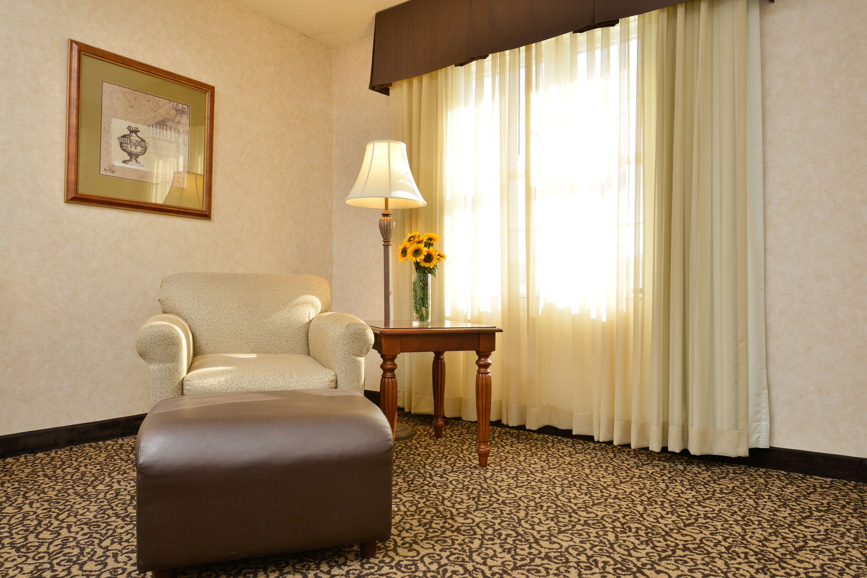 Best Western Plus Steeplegate Inn in Davenport, IA (Hotels & Motels