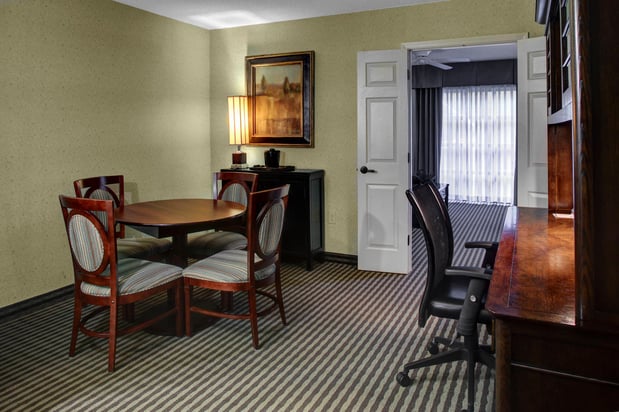 Images Holiday Inn Express & Suites Atlanta Buckhead by IHG