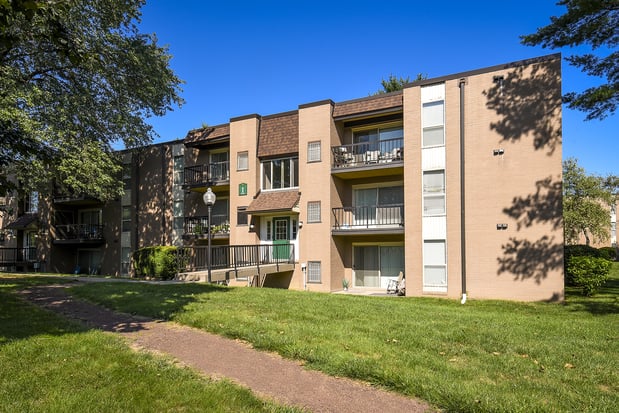 Images Summit Trace Apartments