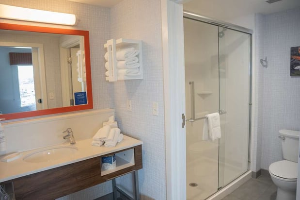 Images Hampton Inn & Suites Erie Bayfront
