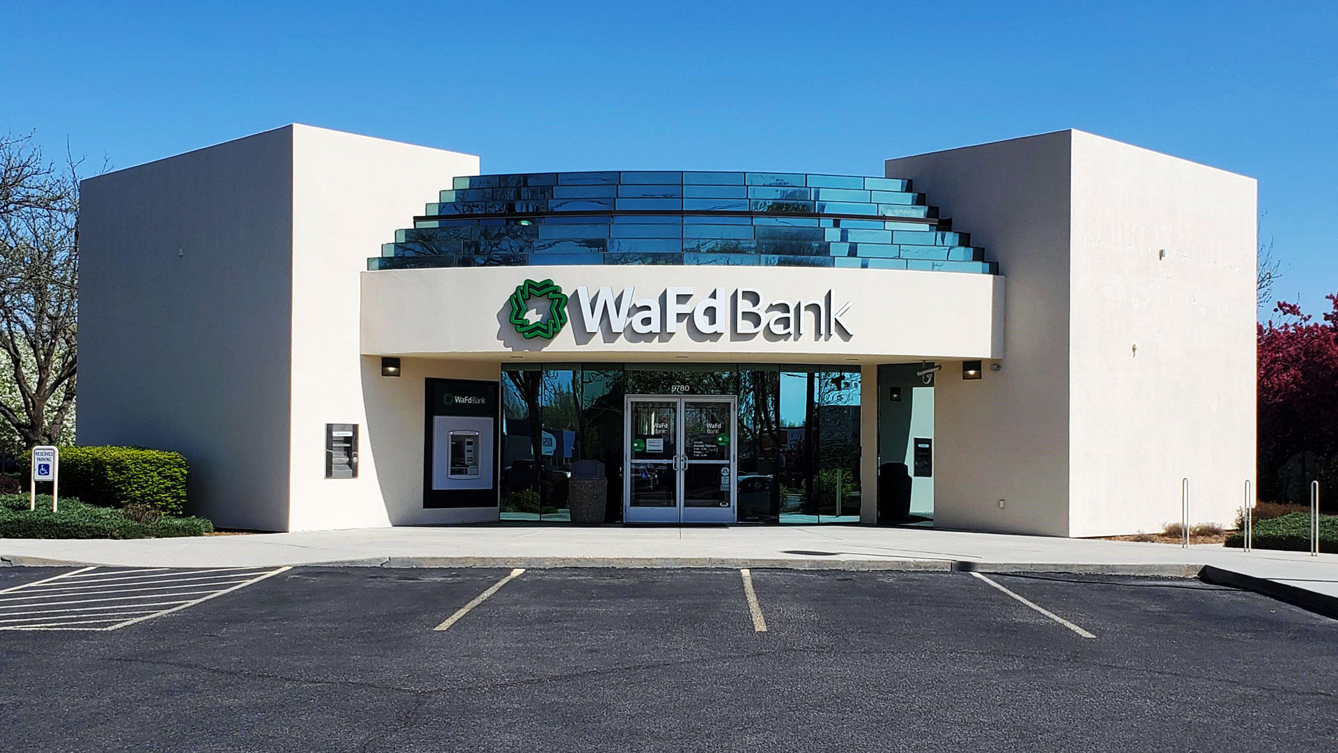 Photo of the WaFd Bank Branch location in Boise, Idaho. Located at 9780 W Fairview Avenue, Boise, ID 83704.