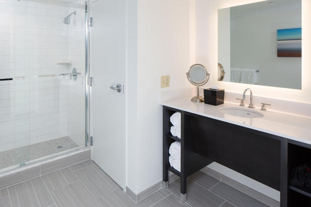 Images Crowne Plaza Melbourne-Oceanfront by IHG