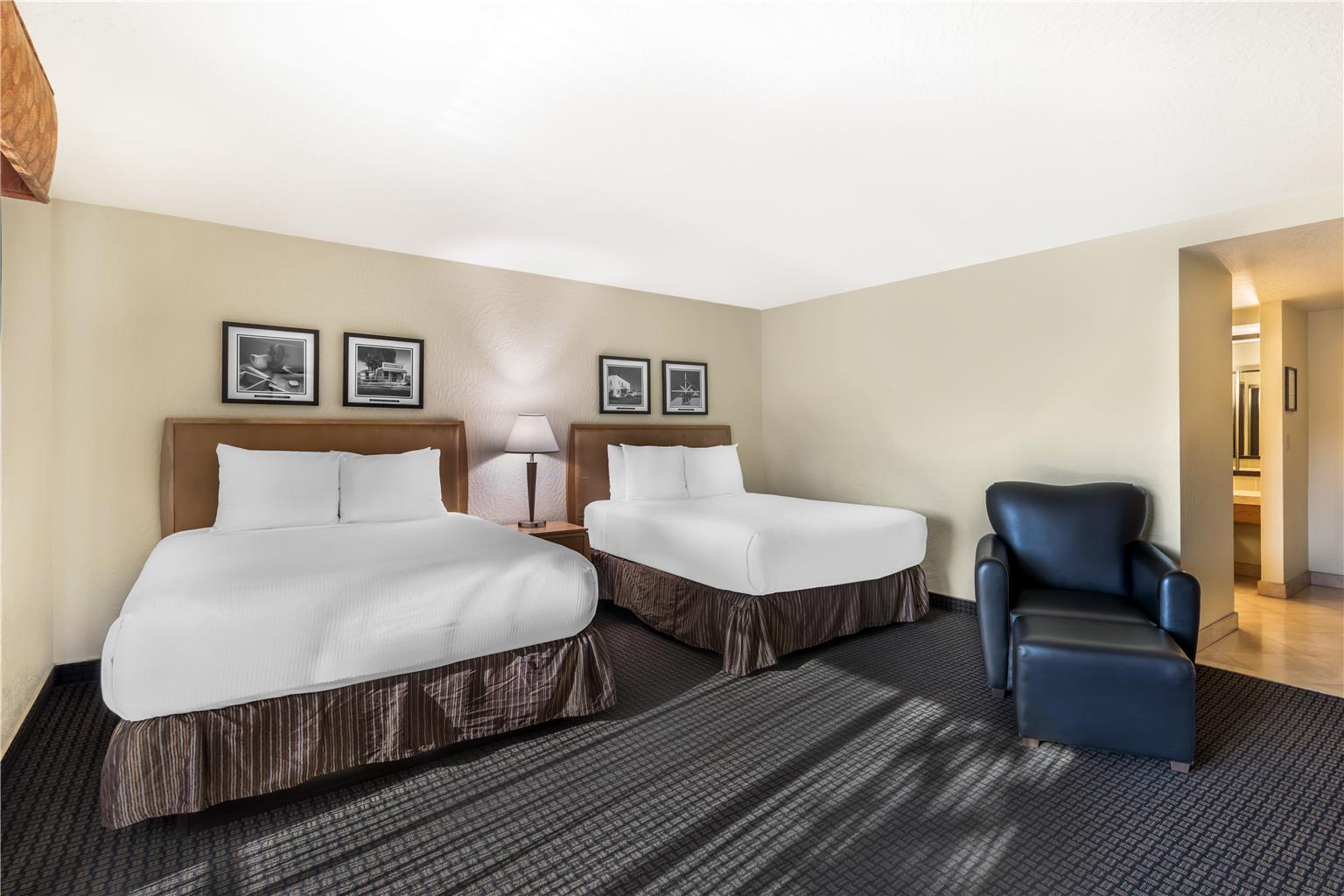 Double Queen - Lawn View Balcony