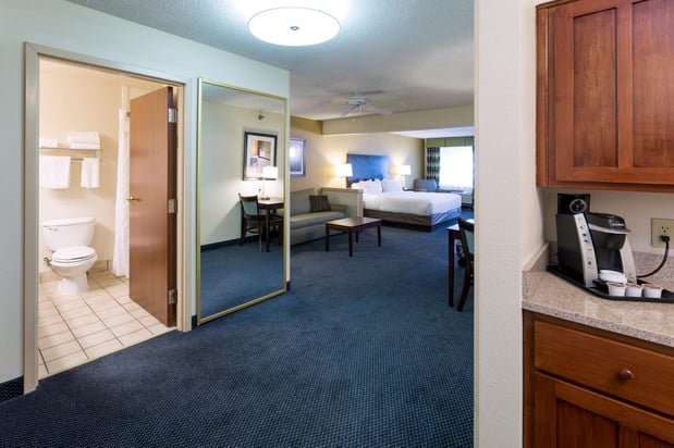 Images Holiday Inn Express & Suites St. Joseph Lakefront by IHG