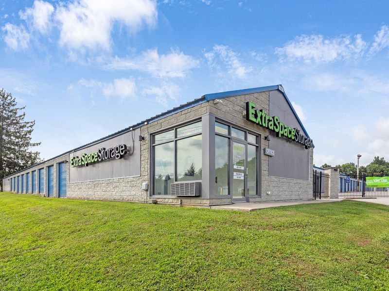 Beauty Image - Storage Express at 416 W Walnut St, North Vernon, IN 47265