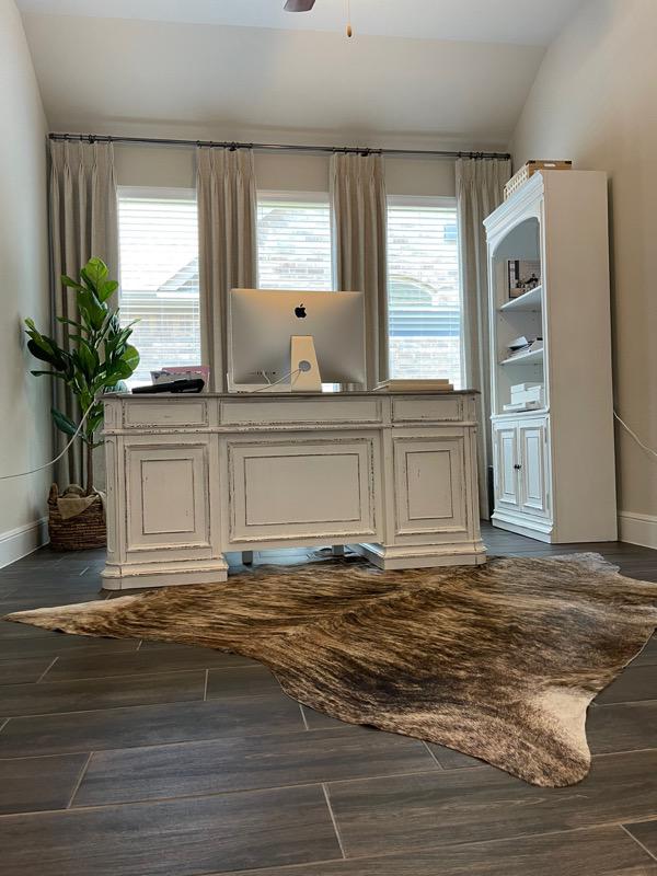 Facing too many distractions and glare from the sunlight in your home office in Katy? The combination of our Blinds and Drapes might be perfect for you. While the Blinds protect you from the sunlight on your screen, our Drapes can help to reduce noise levels in your office space.