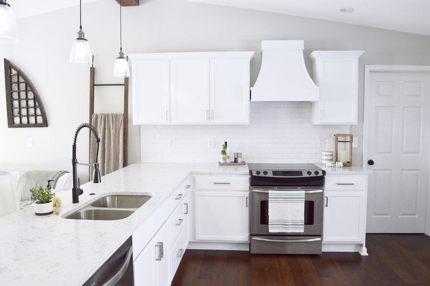 Centerline Construction Logo