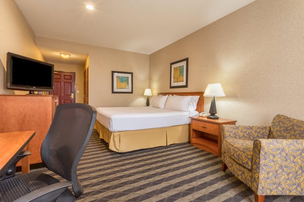 Images Holiday Inn Express & Suites Manteca City Center by IHG