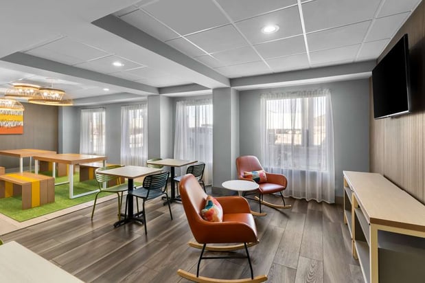 Images Spark by Hilton Calhoun