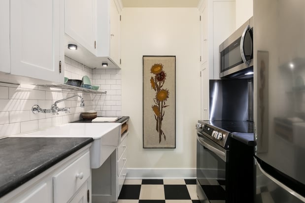 Images Lauren Essl, REALTOR