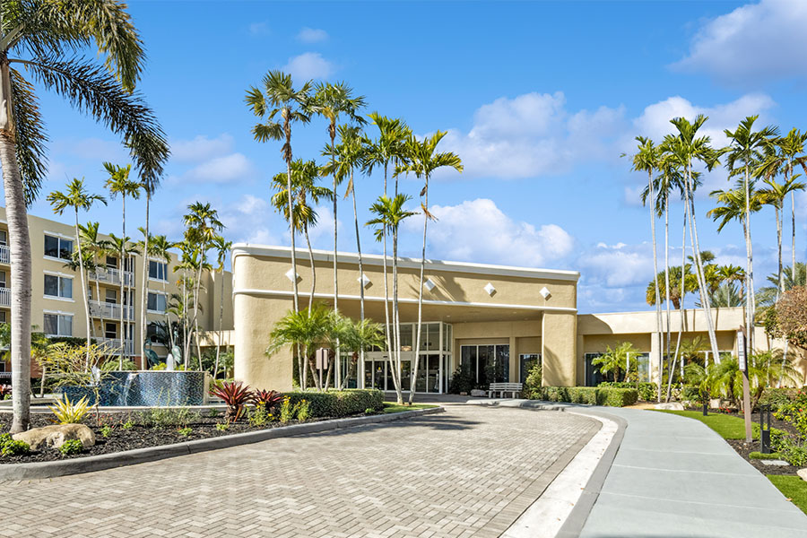Five Star Premier Residences of Hollywood patio