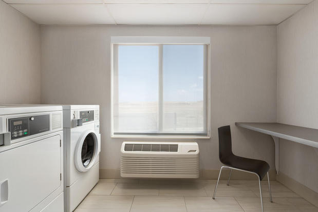 Images Holiday Inn Express & Suites Denver Airport by IHG