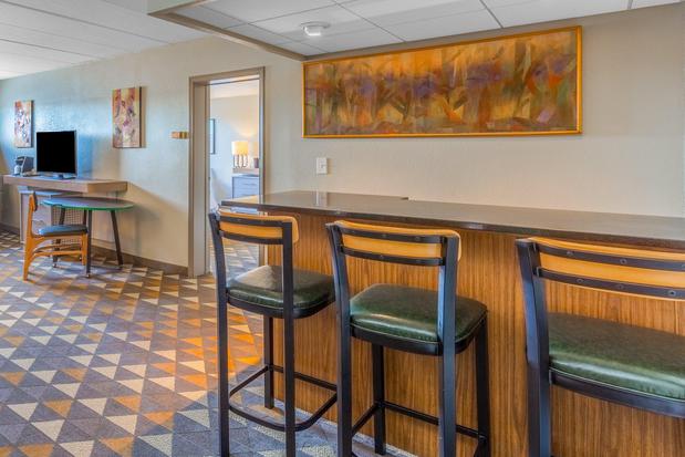 Images Holiday Inn Rockford(I-90&Rt 20/State St) by IHG