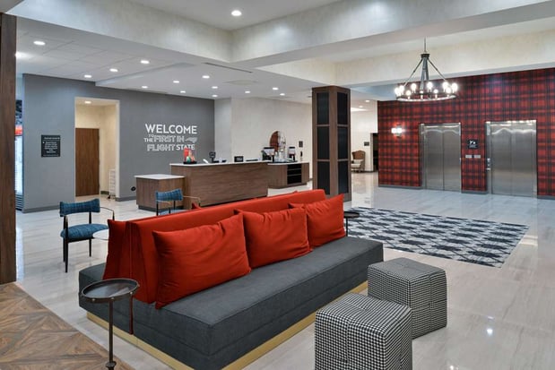 Images Hampton Inn & Suites Greensboro Downtown