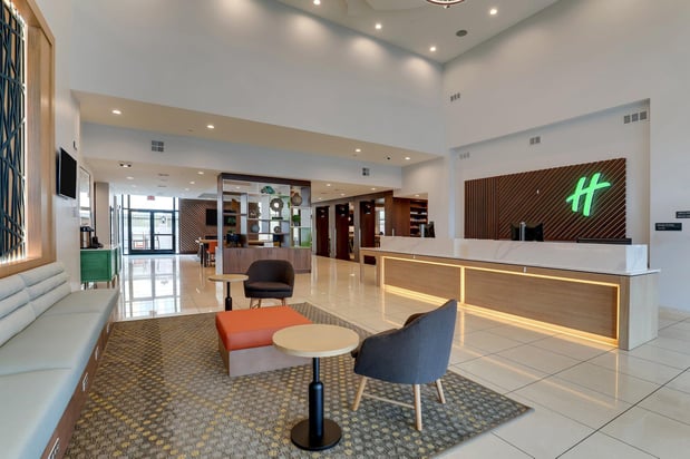 Images Holiday Inn Mobile - Airport by IHG