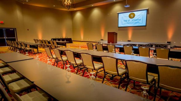 Images Holiday Inn Mishawaka - Conference Center by IHG
